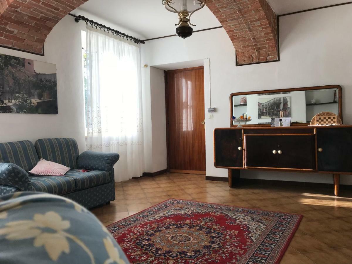 Apartamento Bed & Roses “Gege” La Morra Exterior foto
